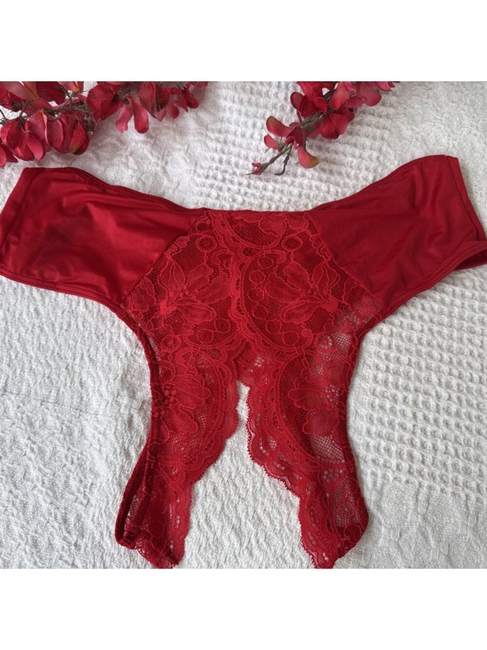 VICTORIA'S SECRET M RED SILKY LACE CHEEKY OPEN BOTTOM PANTIES NWT